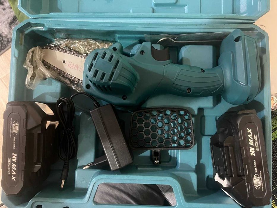 Мини акумулаторен верижен трион