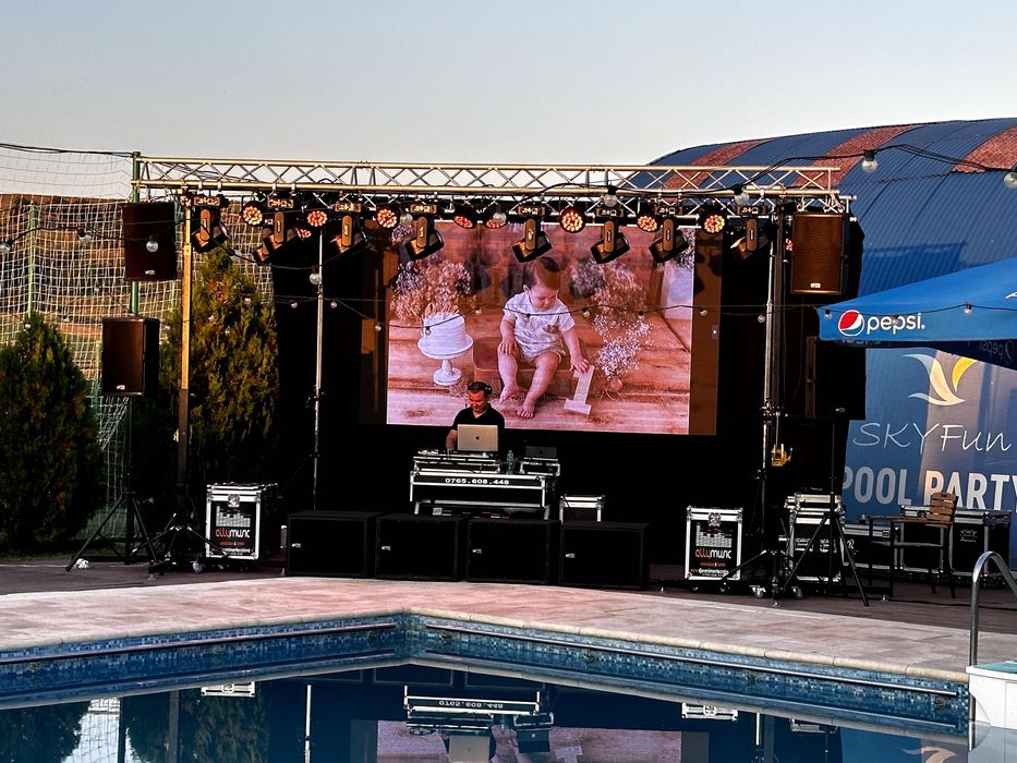 Dj-Mc,Scena,Ecran Led,Schela de Lumini,Sonorizare,PistoaleCO2 Band-uri