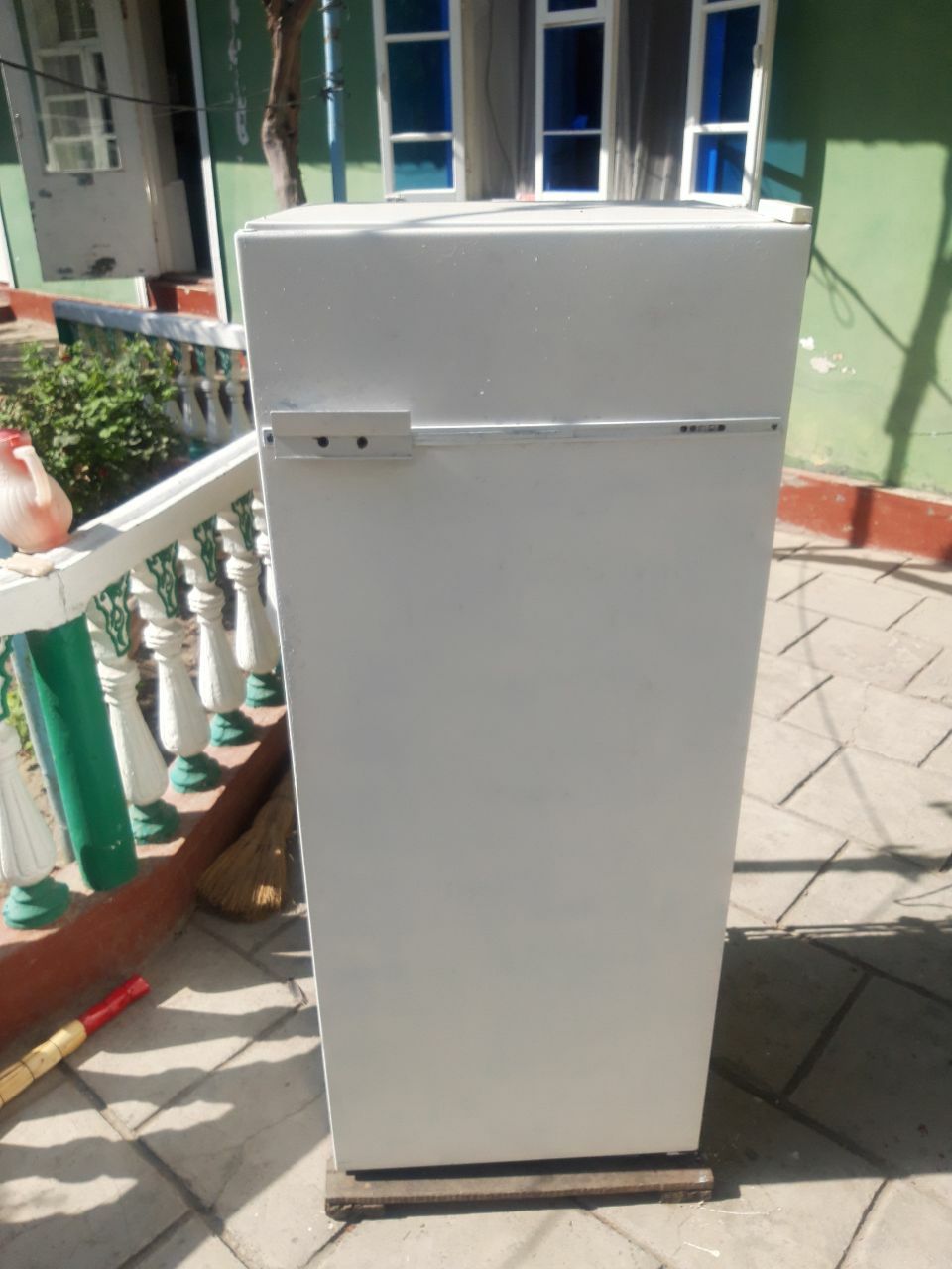 Холодильник сотилади