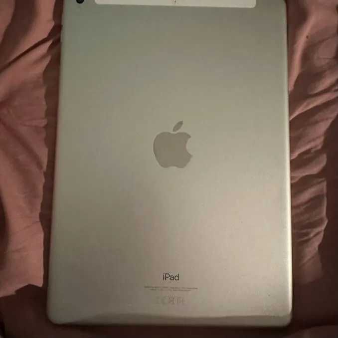 iPad 10,2  (9th generation) 256G на запчасти