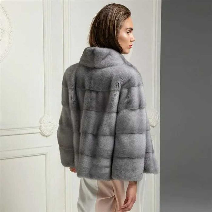 Haina de blana nurcă / vizon divină, incredibil. Culoare safir