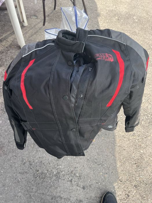 Casca nishua si costum moto