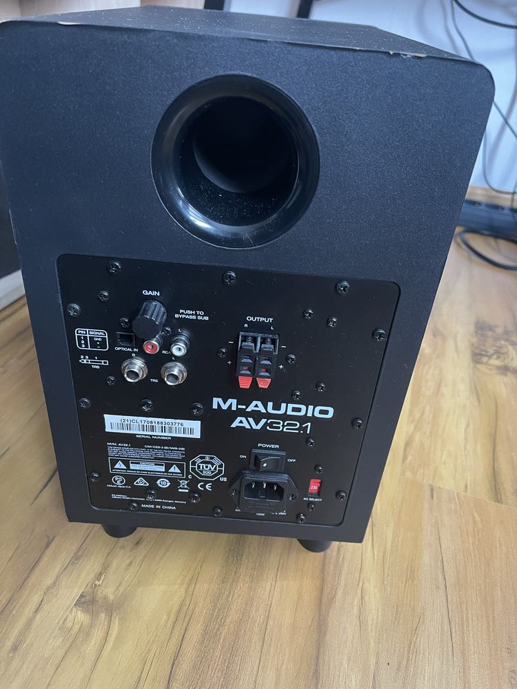 M-Audio AV 32.1 monitors (Мониторни колони)