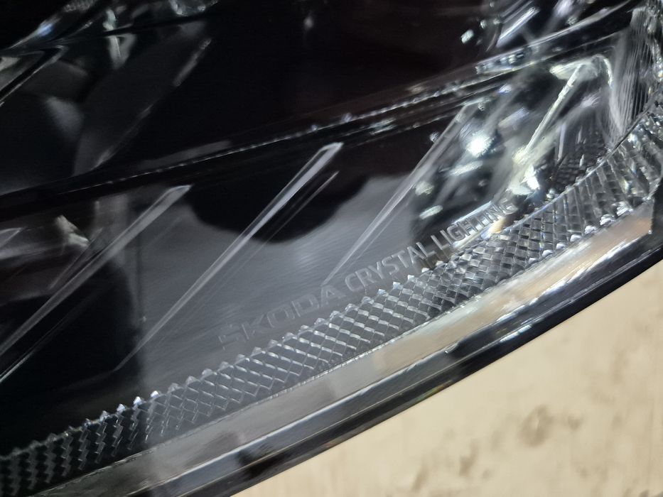 Ляв фар Шкода Октавия IV лед фар Skoda Octavia 4