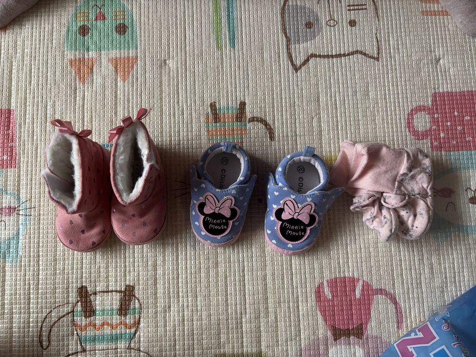 Бандани, лигавници, шапка с ръкавички и памтофки