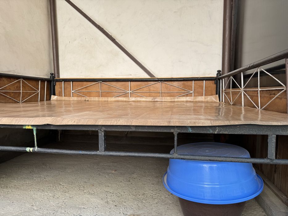 Продается металлический топчан (сўри)