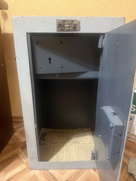 Сейф металический