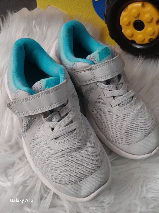 Adidasi nike copii