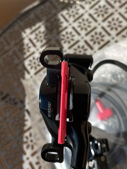 Комплект нови cпирачки SRAM Level Ultimate Stealth 2P 2-бутални