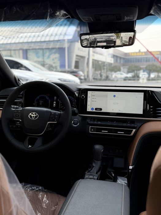 Toyota Camry Hybrid Limited 2025