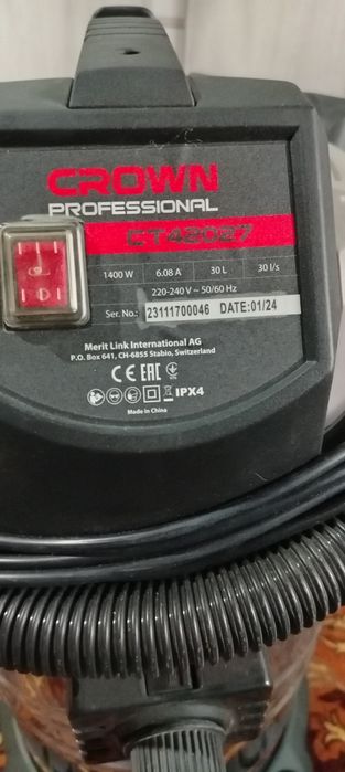 Продам отличный пылесос для больших обьемов! Фирма Crown 30 л.