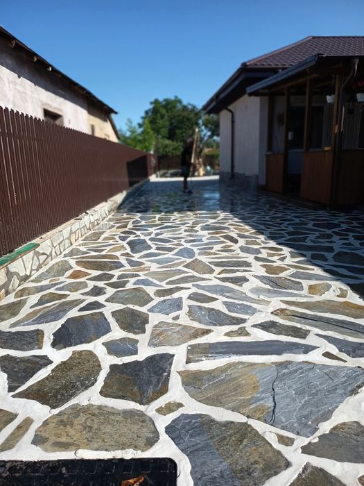 Vând piatra naturala asiguram montaj și transport