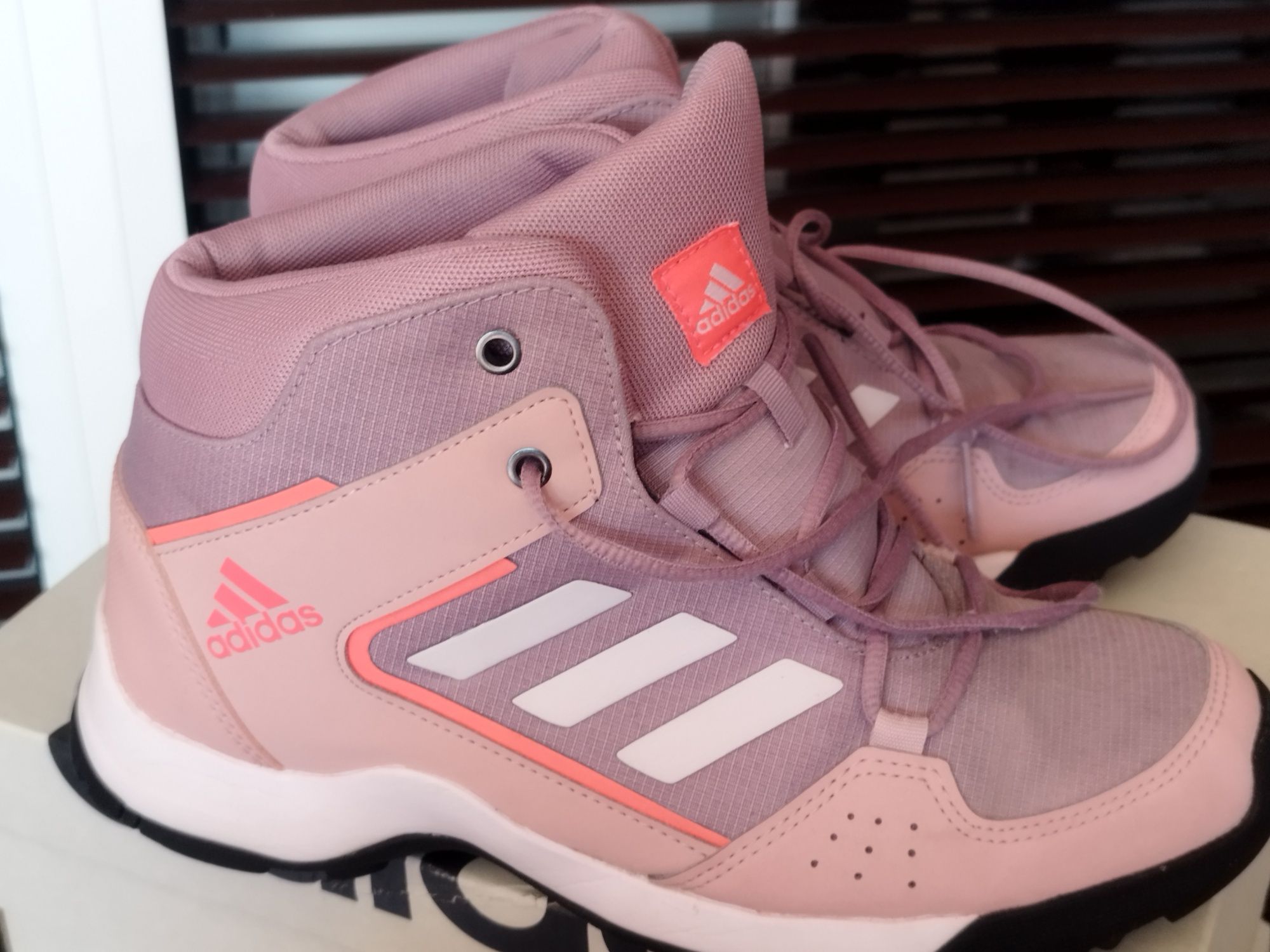 Adidas зимни боти размер 38