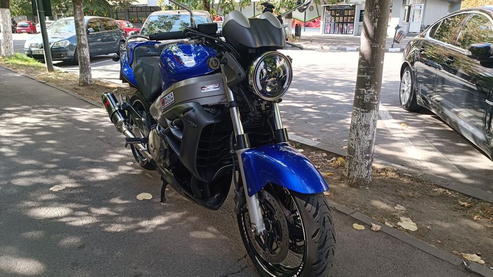 Honda cb1100. X11 hornet