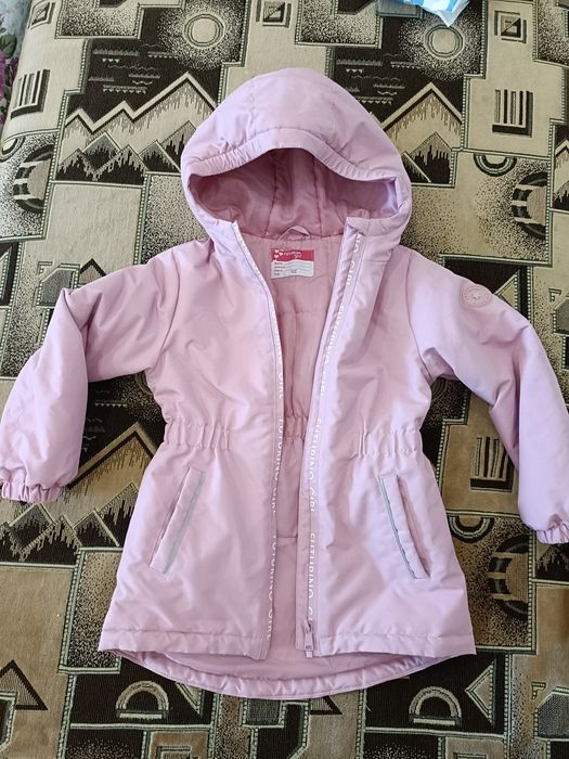 Куртка демисезонная на девочку.