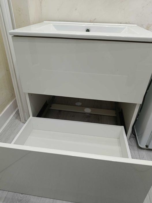 De Vânzare  masca și  chiuveta