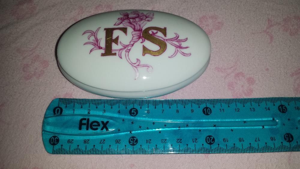 ,,Limoges France"-cutie pentru bijuterii din porțelan, în foiță de aur