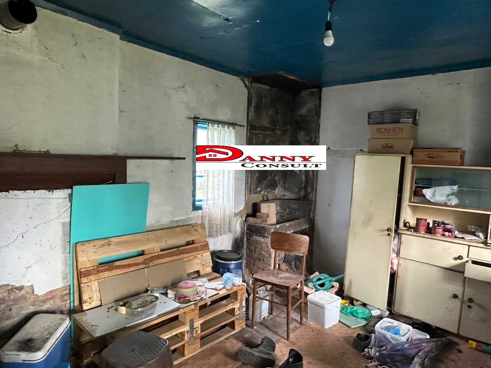 Двуетажна къща с двор в с. Плаково