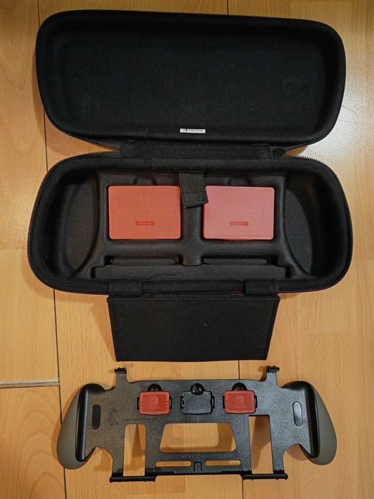 Nintendo Switch Controller grip +  travel case