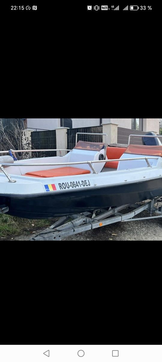 barca cu peridoc si  motor 70 cai  injecție
