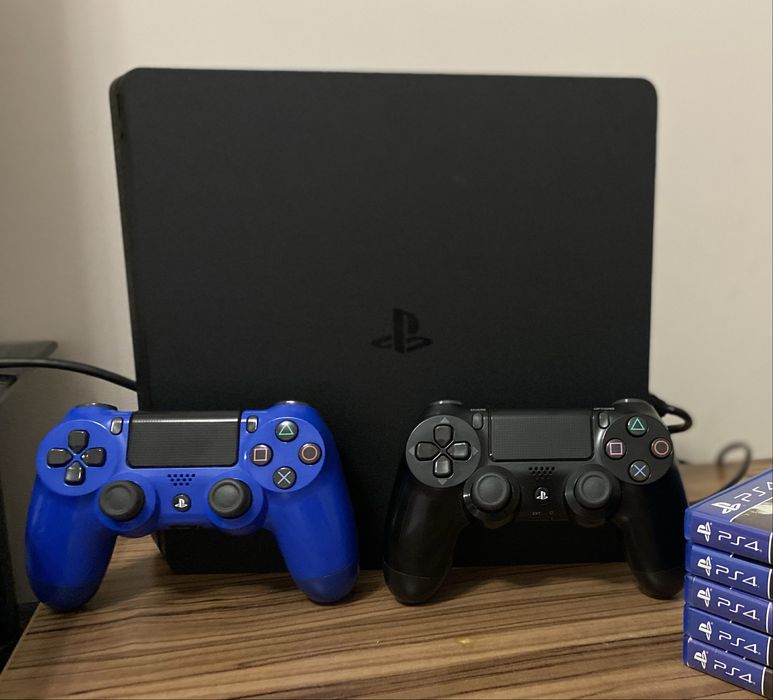 Продам PS4 Slim на 1TB (много игр)