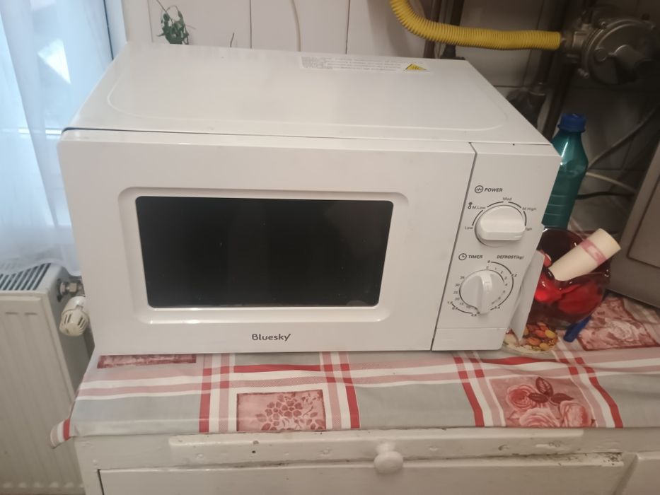 Vând cuptor cu microunde