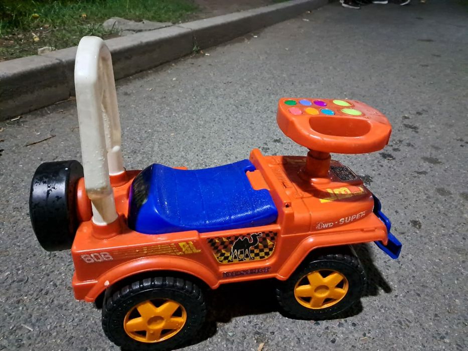 Продаеться 2 велосипеда ,самотак, машина и еще есть зимняя коляска