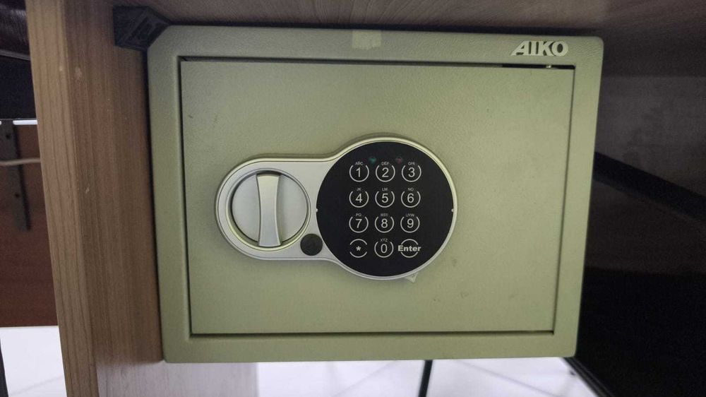 Сейф Aiko в отличном состояний