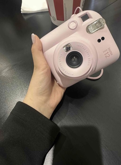 instax  mini 12, без коробки только фотоаппарат