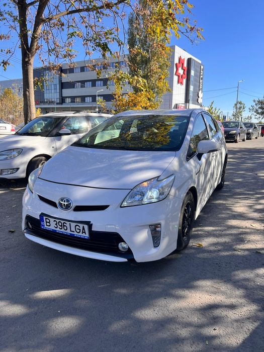 Închiriez Toyota Prius 2015   UBER BOLT RIDESHARING inchiriere