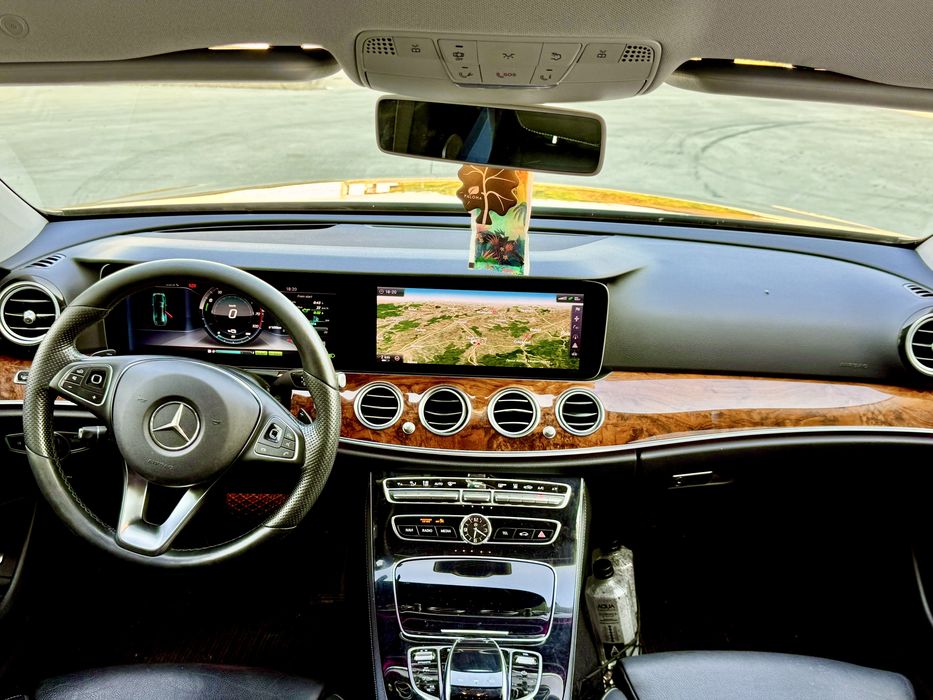 Mercedes-Benz E 300 E Plug-in Hybrid, 286 CP