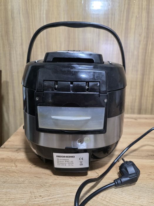 Срочно продаю мультиварку Redmond в рабочем состоянии.