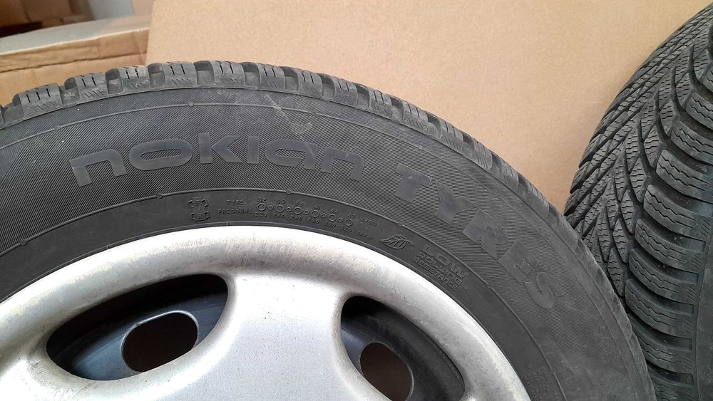 De vanzare jante Ford pe 15 in 5 prezoane cu cauciucuri de iarna