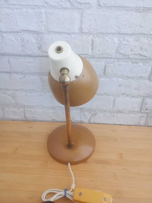 Стара лампа настолна