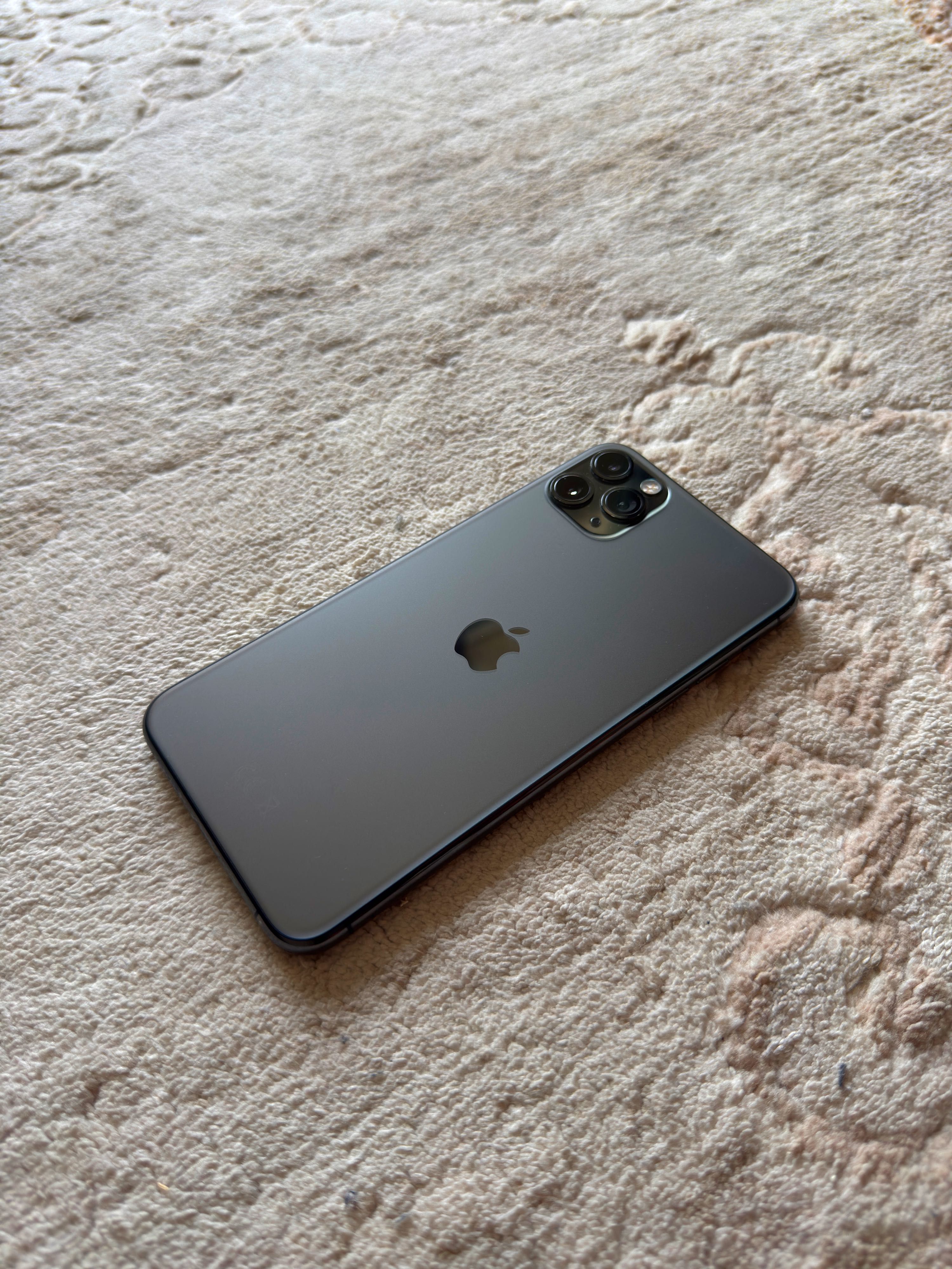 iPhone 11 Pro Max 512GB Space Gray – БОНУС зарядно и слушалки. Отличен