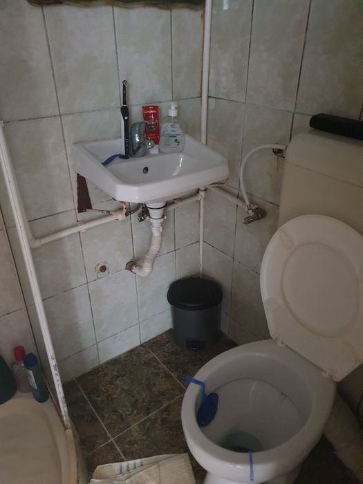 Închiriez garsoniera