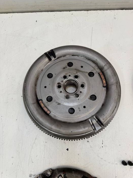 Kit volanta ambreiaj 2.0 BMP BMM BKP BKD Passat B6 Golf 5 Touran A3