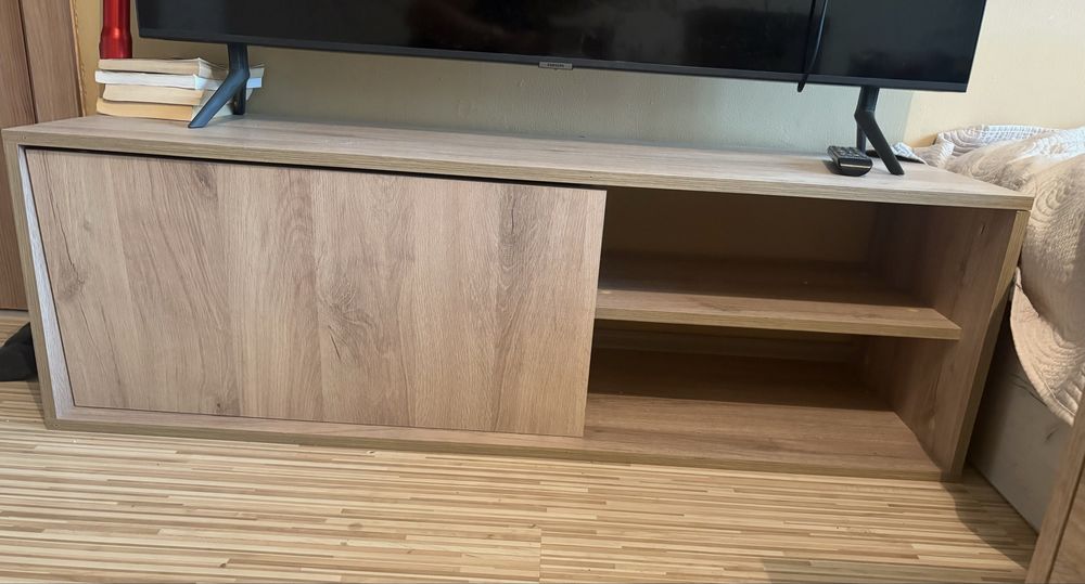 Продава се - Тв шкаф с ракла