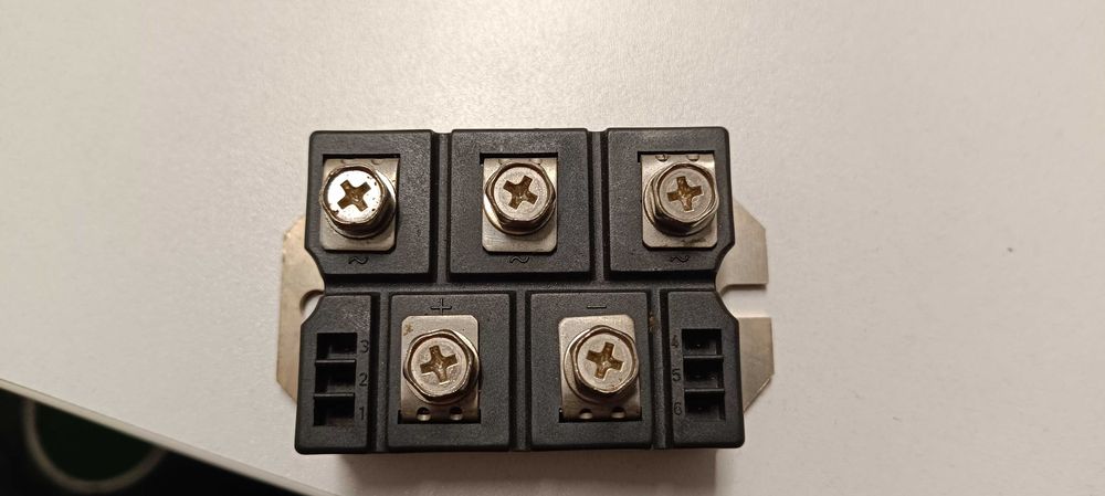 Трифазен мостов токоизправител VUO190-08NO7