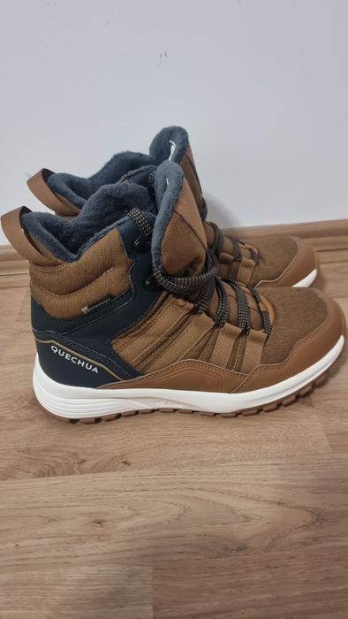 Ghete Quechua Dechatlon barbati / baieti marimea 39, ca noi