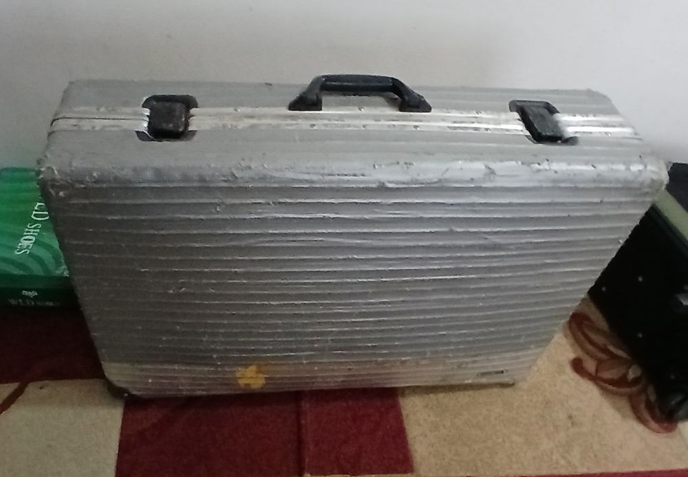 Продаётся алюминиевый немецкий чемодан