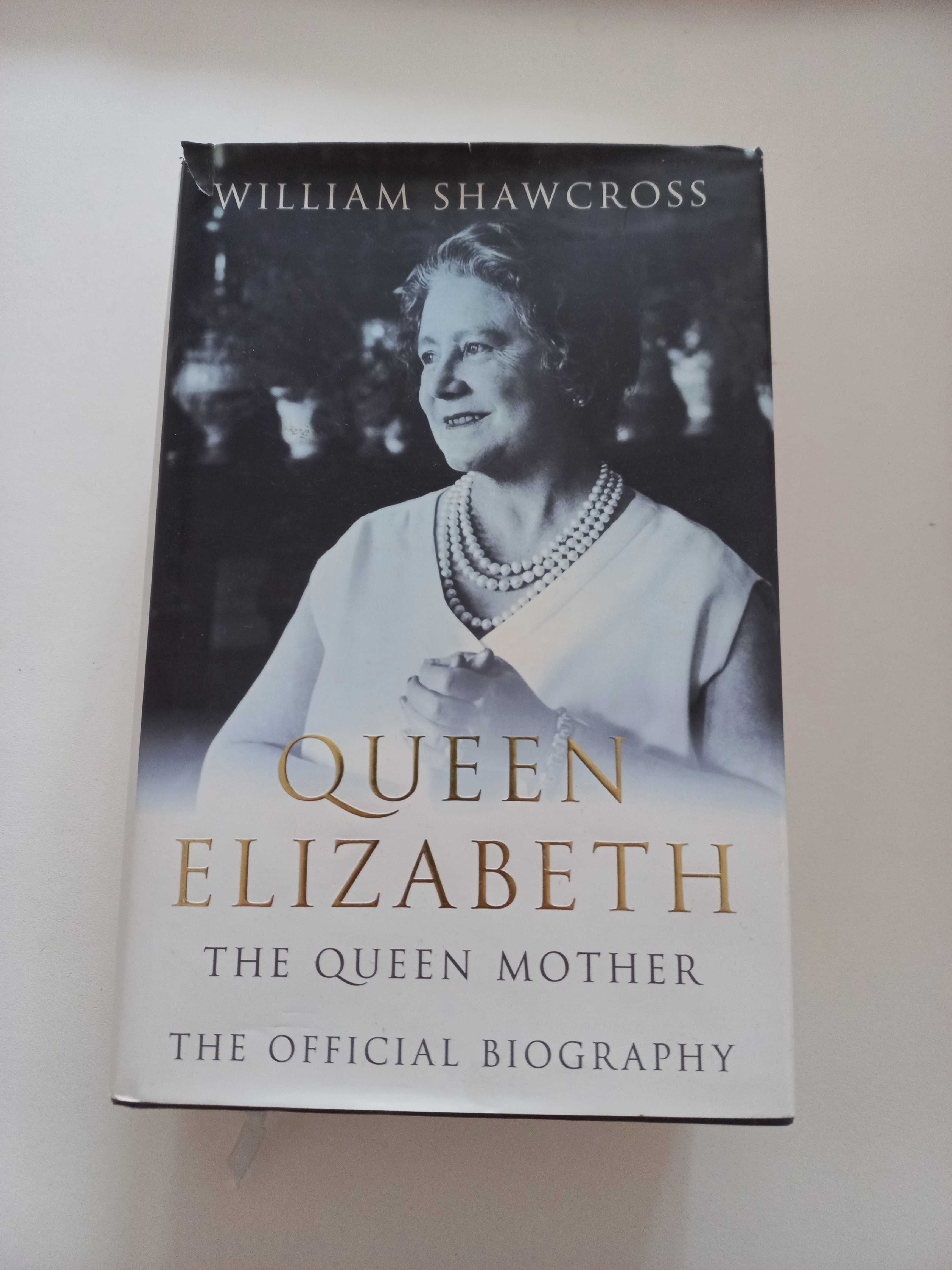 Carte engleza harcover-Queen Elizabeth. The Official Biography