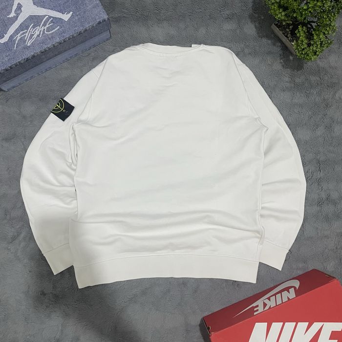 Bluza Stone Island Albă – Mărimea L – Stil Premium & Confort