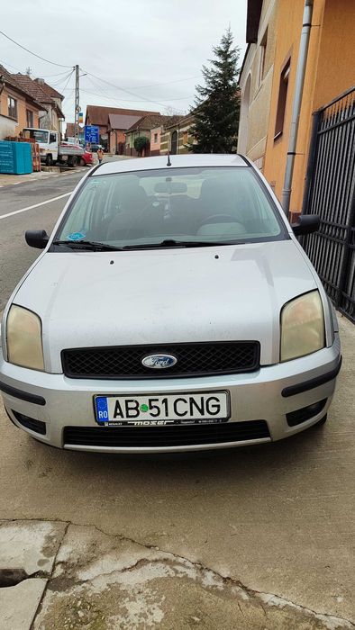 Vând Ford Fusion anul 2004