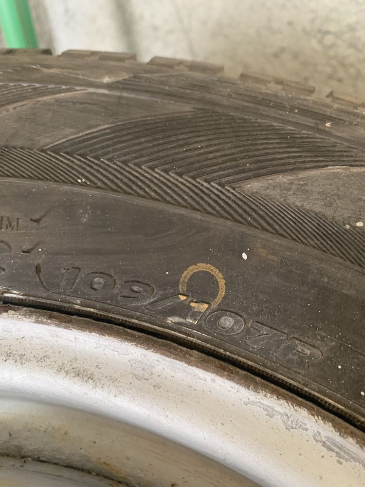 Cauciucuri iarna pe jante 215/65R 16