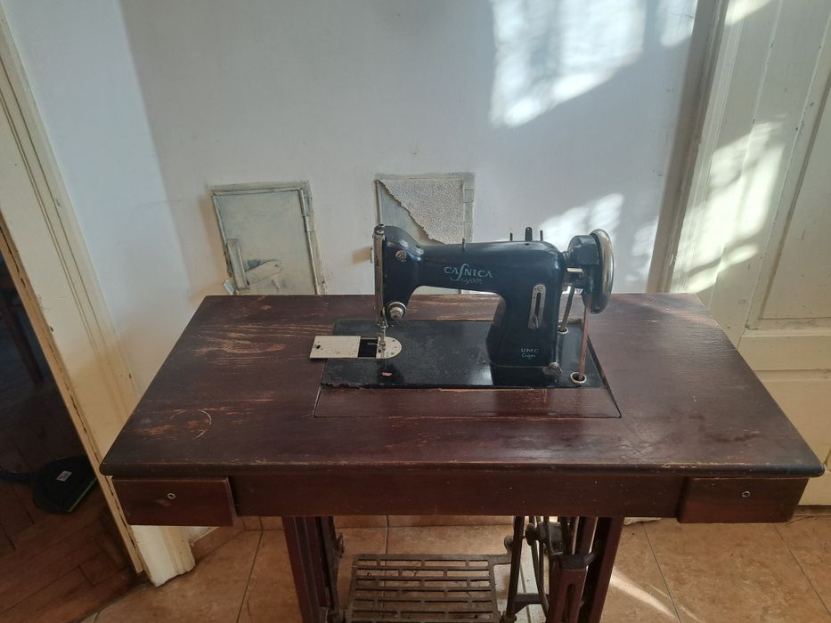 Mașină de cusut cu talpă