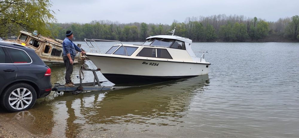 Barca cabinata Tabo pescuit / agrement