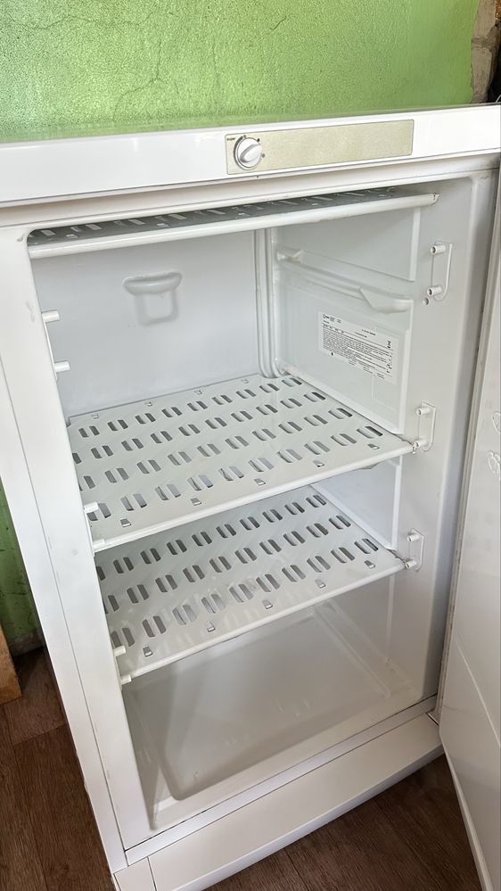 Продам морозильную камеру INDESIT