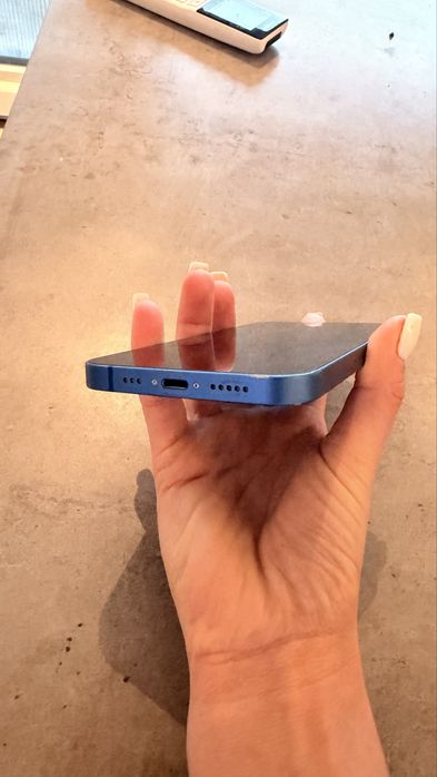 Iphone 13 - без забележки. Цената е крайна