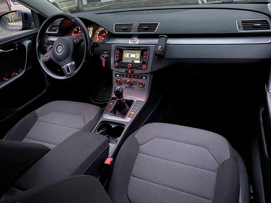 VWPassat Highline 2,0-Tdi-140-Cp-Bi-Xenon-park assist-Full